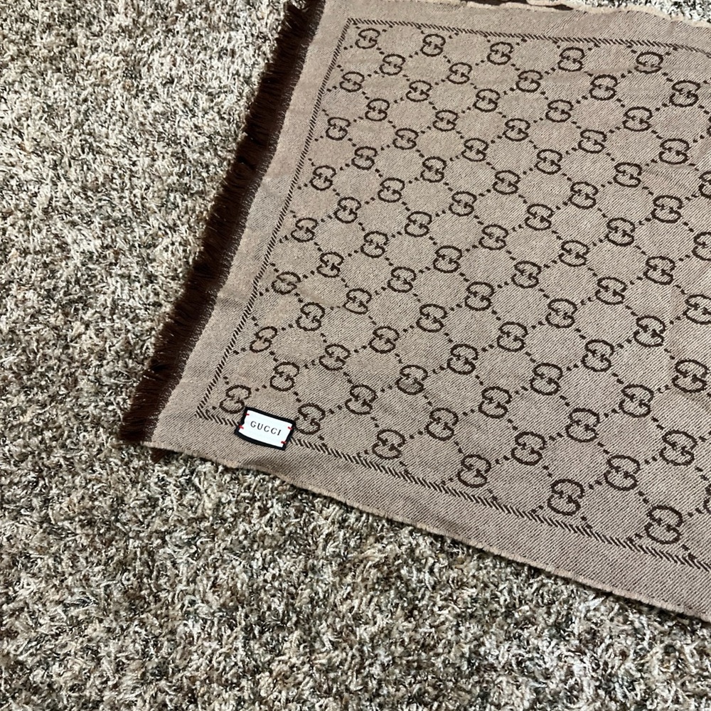 Gucci Brown Monogram Scarf Luxurious Wrap - Picture 2 of 6